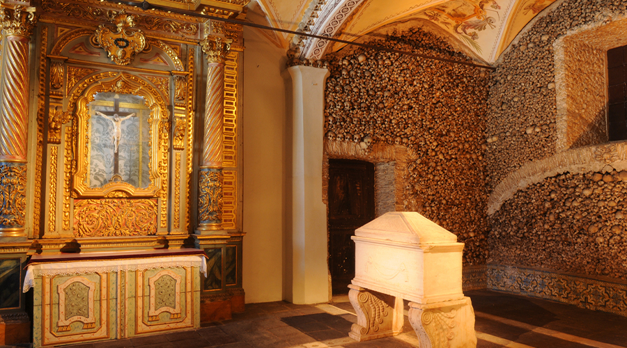 capilla-de-los-huesos-portugal